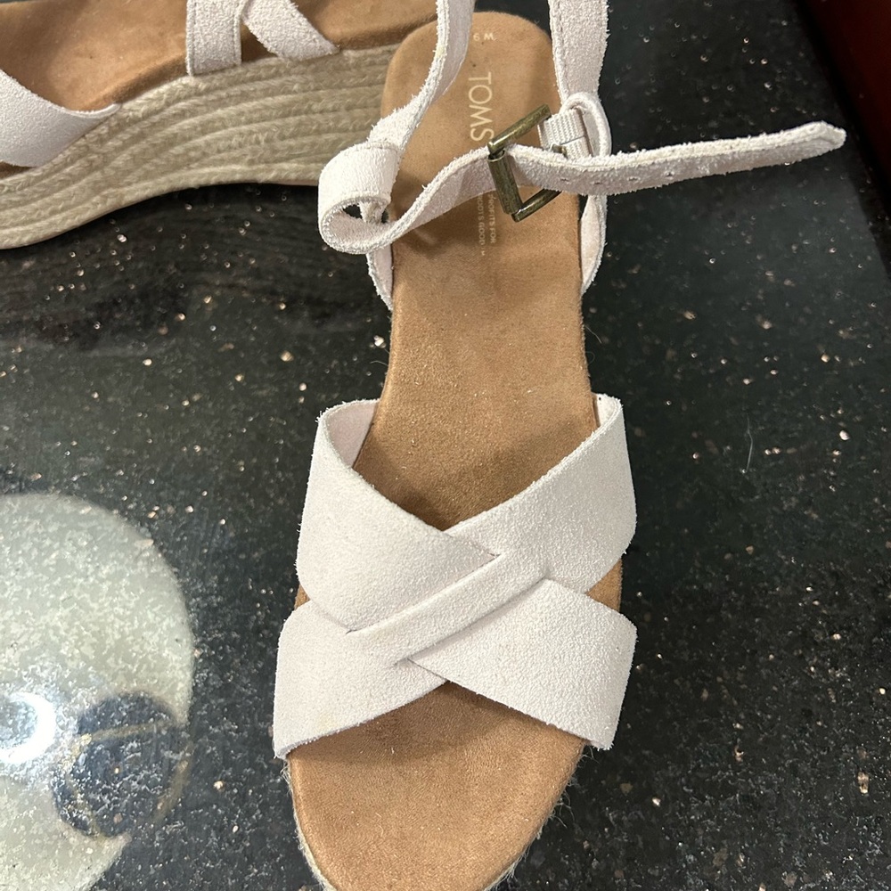 Tom’s platform open toe sandals. Size 9 1/2.